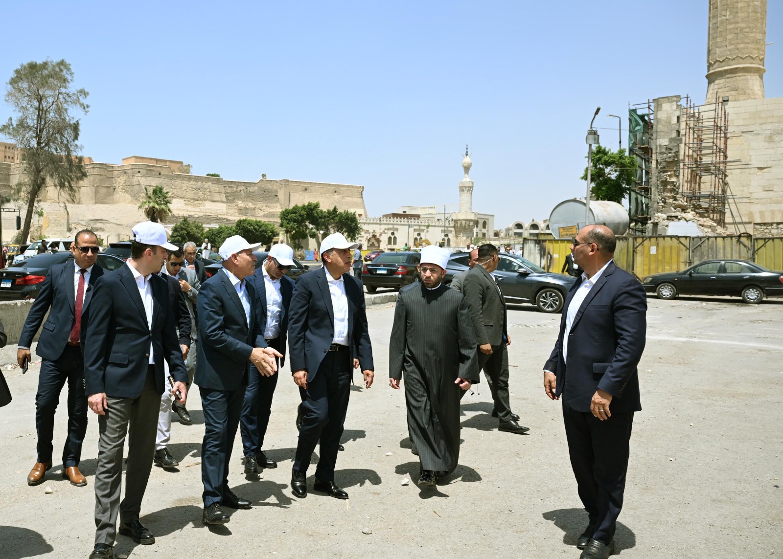 د. مصطفى مدبولي يتفقد أعمال ترميم وإعادة الإحياء الجارية لمسجد المسبح والمنطقة المحيطة به