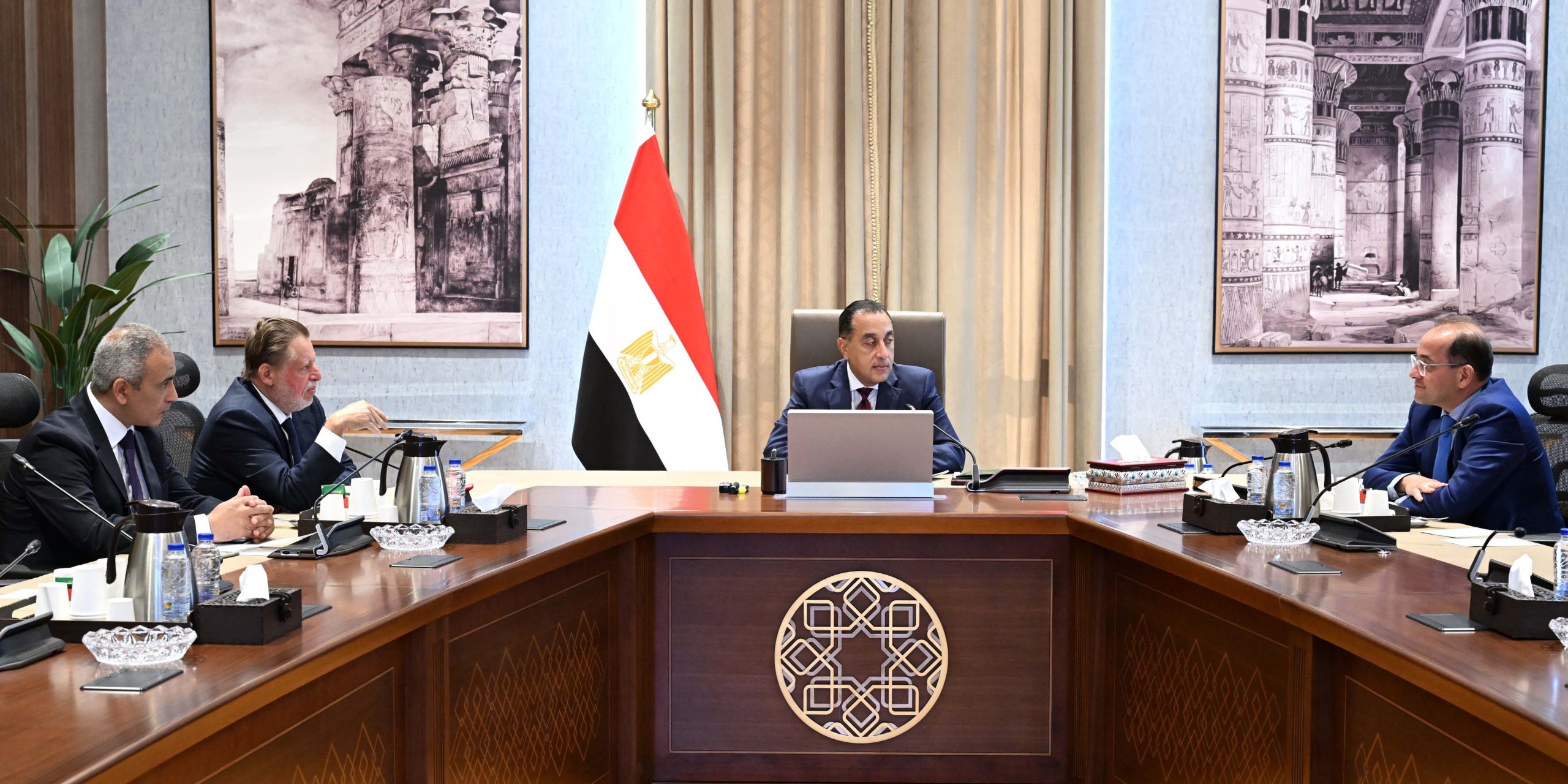 د. مصطفى مدبولي، رئيس مجلس الوزراء وحسن عبدالله محافظ البنك المركزي، وأحمد كجوك وزير المالية