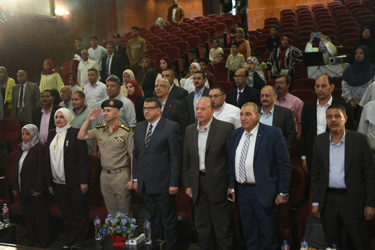 اللواء د. مصطفى الببلاوي محافظ قنا يشعد الحفل الذي نظمه مجمع إعلام قنا