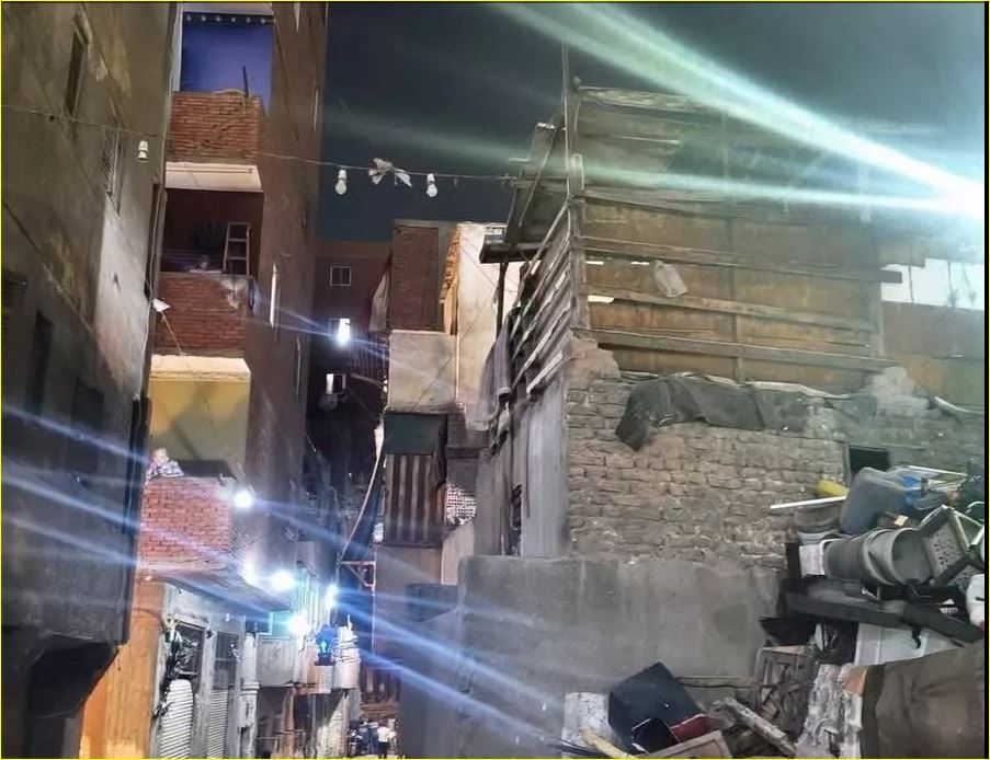 انهيار عقار مكون من 4 طوابق بمنطقة حدائق القبة