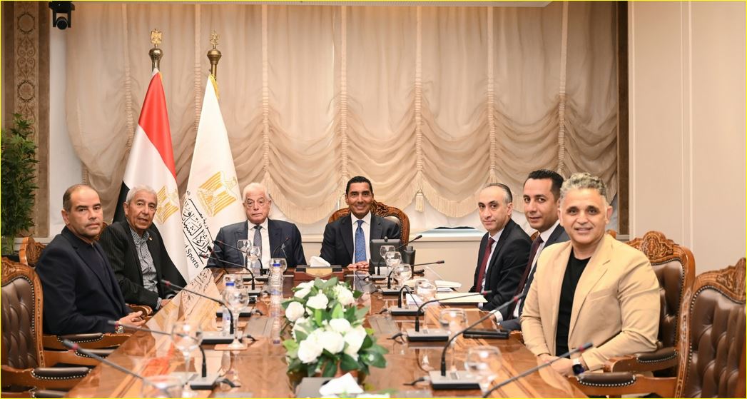 وزير الشباب والرياضة يستقبل اللواء خالد فودة ووفد نادى السيارات