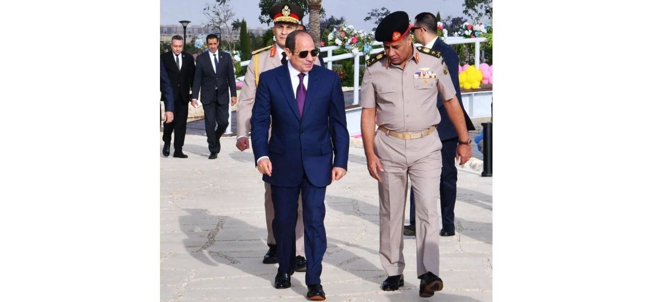 الرئيس عبد الفتاح السيسي ووزير الدفاع الفريق أول أشرف سالم زاهر